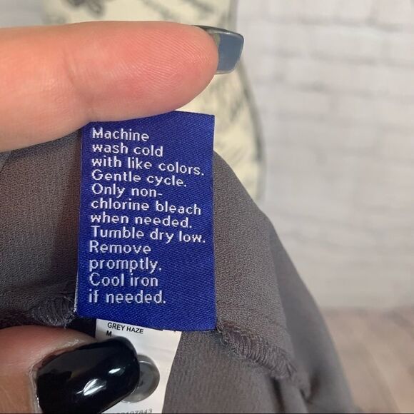 Womens Size Medium Apt. 9 Crepe Shirt W/ Lace - Picture 9 of 9